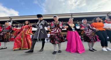 Trabzon'da "32. Uluslararası Akçaabat Müzik ve Halk Oyunları Festivali" başladı