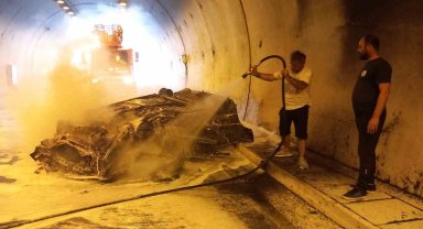 Tünelde kaza yapan otomobil alev topuna döndü: 2 yaralı
