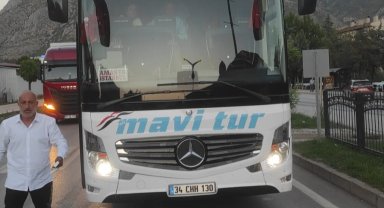 Yolcu otobüsü yayaya çarptı
