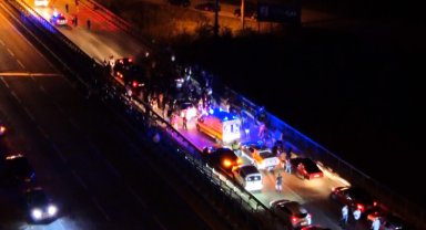6 aracın karıştığı zincirleme kazada 4 kişi yaralandı