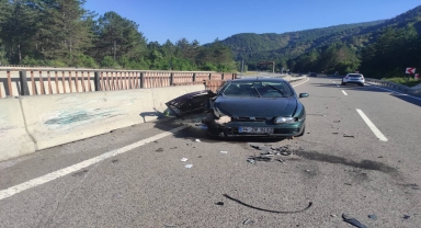 Bolu'da bariyere çarpan otomobildeki 6 kişi yaralandı