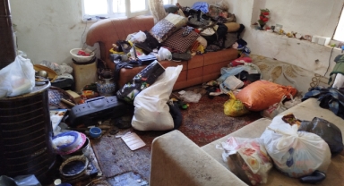 Çöp Ev! Tam 7 kamyon çöp çıktı