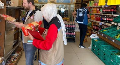 Demirözü'nde marketlerde gıda denetimleri yapıldı
