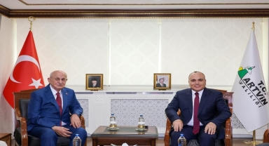 Eski TBMM Başkanı Kahraman'dan Artvin Valisi Ünsal'a ziyaret