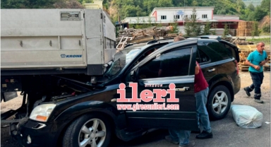 Giresun'da Feci Kaza! Otomobil Tırın Altına Girdi