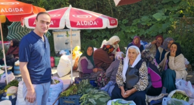 Giresun’un o ilçesinde yerli ürünlere yoğun ilgi… Kaymakam da pazardaydı