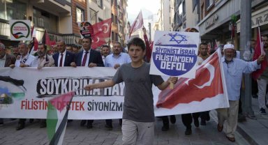 Gümüşhane'de yüzlerce kişi Filistin için yürüdü
