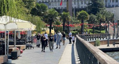 Güzel havayı gören sahile koştu