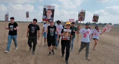 İsrailli esirlerin yakınları Gazze sınırını geçmeye çalıştı