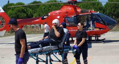 Kafasına harç makinesinin demiri çarpan şahsın yardımına ambulans helikopter yetişti