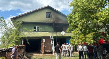 Karabük'te iki katlı müstakil ev yangında hasar gördü