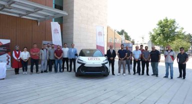 Mesleki teknik eğitim için Hitit Üniversitesi'ne hibrit araç desteği