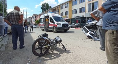 Motorsiklet ile kaza yaptı: Sağlık ekiplerine "Ayağımı hissetmiyorum" dedi