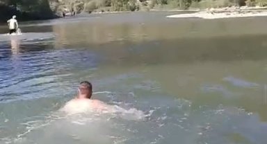 Serinlemek için girdiği ırmakta boğuldu