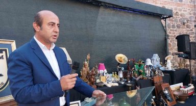 Sokak hayvanları yararına antika müzayedesi düzenlendi