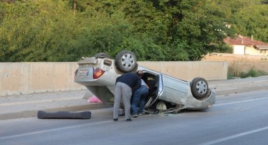 Tokat'ta devrilen otomobildeki aynı aileden 4 kişi yaralandı