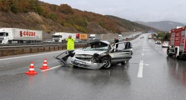 Zincirleme trafik kazasında 3 kişi öldü, 6 kişi yaralandı