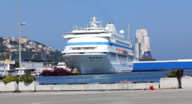 193 metrelik dev kruvaziyer, Karadeniz'de