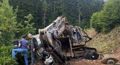 Artvin’de kamyon uçuruma yuvarlandı: 2 ölü