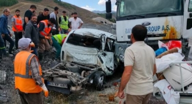 Bayburt'ta korkunç kaza! Can pazarı yaşandı: 3 ölü, 2 yaralı