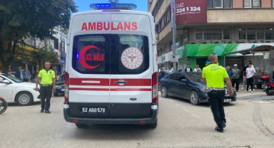 Dede ve torun, tartıştığı polisi sandalye ile yaraladı