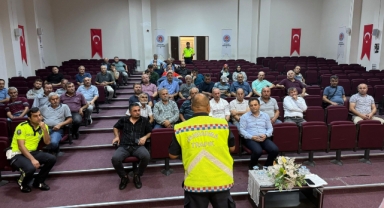 Espiye’de Servis Şoförleri Trafik ve Güvenlik Konusunda Bilgilendirildi