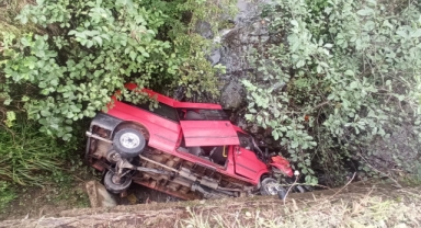 Giresun Çanakçı’da Minibüs Dere Yatağına Yuvarlandı: 3 Yaralı