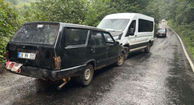 Giresun'da minibüs ve otomobil çarpıştı: 3 kişi yaralandı