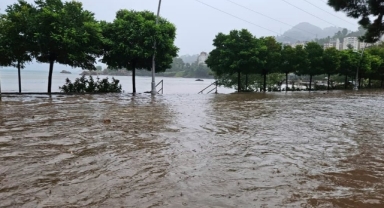 Giresun'un Tirebolu ilçesi sular altında kaldı