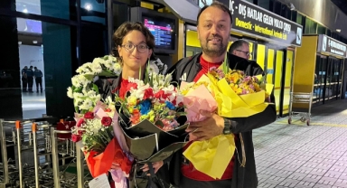 Giresunlu milli sporcu olimpiyatlardan döndü… Havalimanında çiçeklerle karşılandı