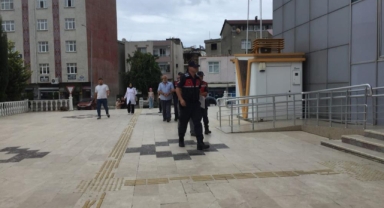 Polisin başına sandalye ile vuran 2 kişi tutuklandı