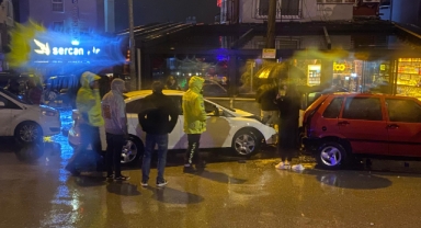 Alkollü sürücü dehşeti… Park halindeki 6 araca çarparak durabildi!