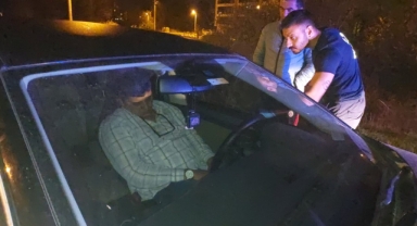 Aracın içinde sızıp kalınca vatandaşlar öldü zannetti