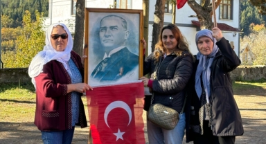 Artvin'de köy okulu kapanınca Cumhuriyet Bayramı'nı yaşlılar kutladı