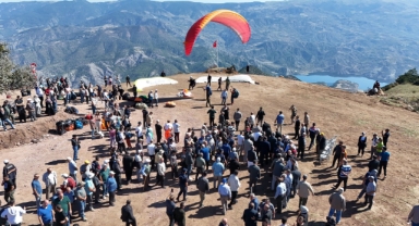 Ceviz diyarında yamaç paraşütü resitali