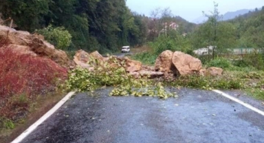 Giresun’da heyelan! O yol ulaşıma kapandı