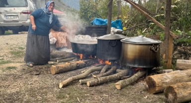 Giresun'da pekmez üretimi sürüyor