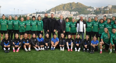 Giresun’u başarılarıyla temsil eden Sanayispor Kadın Futbol Takımı’na Müdür Ergün’den destek ziyareti