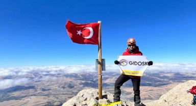 Giresunlu Sporcu Enes Eğilmez, Aladağlar Zirvesine Tırmandı
