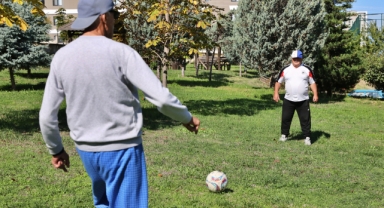 Huzurevinin futbol aşığı