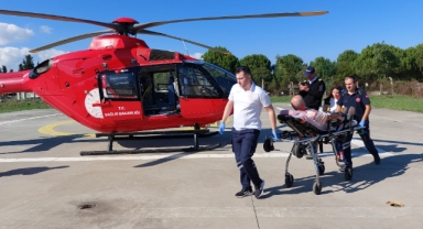 Kalp krizi geçiren yaşlı adamın yardımına ambulans helikopter yetişti