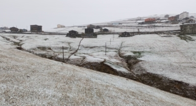 Karadeniz yaylalarına mevsimin ilk karı düştü