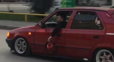 Otomobille ölüm dansı!