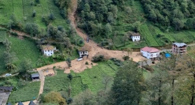 Rize’de heyelan nedeniyle 3 ev boşaltıldı
