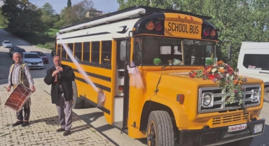 700 bin TL harcadığı hayalindeki 'School Bus'ı gelin arabası yaptı