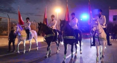 A Milli Futbol Takımı atlı polislerle karşılandı