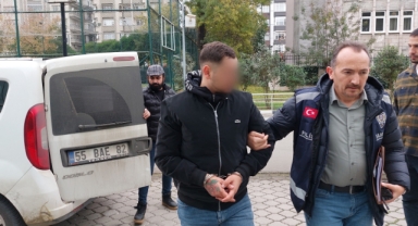 Bungalov evde gürültü tartışmasında bir kişiyi bıçakladı