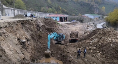 Giresun’da Aksu Deresi üzerindeki duvar çalışmaları başladı: Taşkın riskleri kontrol altına alınacak
