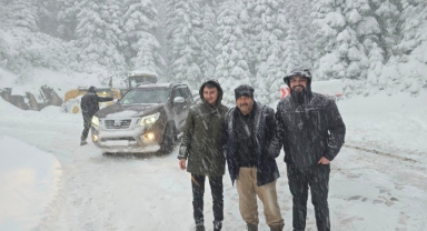 Giresun'da kar görmek için yaylalara çıkan vatandaşlar ekiplerin çalışmalarını zorlaştırıyor    