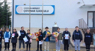 Giresun’da Öğrenciler, Öğretmenlerine Minnet Duygularını Şiir ve Kompozisyonlarla İfade Etti